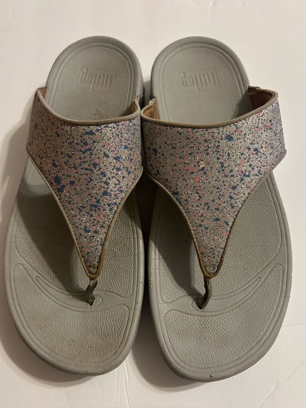 Fitflop Glitter Thong Sandals in Silver with Pink and Blue Speckle